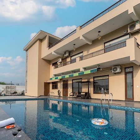 Brookvale Manor By Stayvista - Private Pool Haven With Endless Views & Indoor Fun Sohna Buitenkant foto