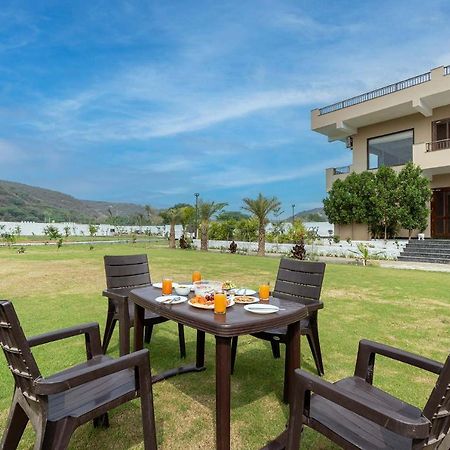 Brookvale Manor By Stayvista - Private Pool Haven With Endless Views & Indoor Fun Sohna Buitenkant foto