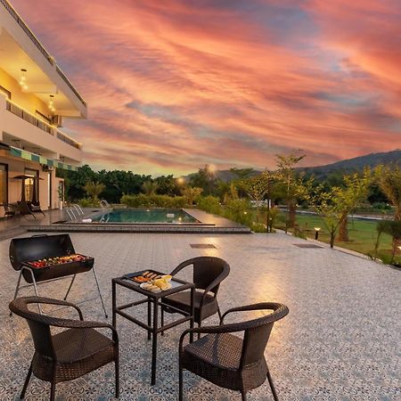 Brookvale Manor By Stayvista - Private Pool Haven With Endless Views & Indoor Fun Sohna Buitenkant foto
