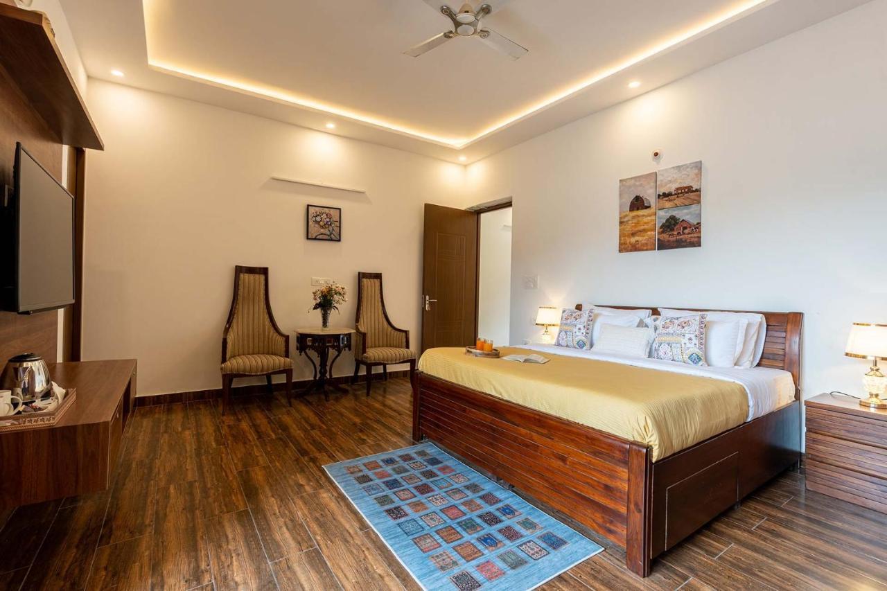 Brookvale Manor By Stayvista - Private Pool Haven With Endless Views & Indoor Fun Sohna Buitenkant foto