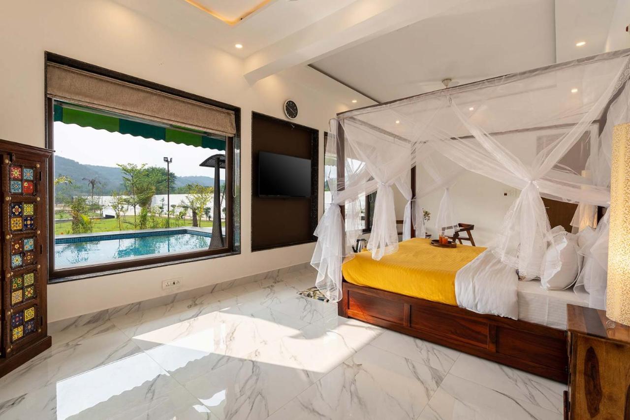 Brookvale Manor By Stayvista - Private Pool Haven With Endless Views & Indoor Fun Sohna Buitenkant foto