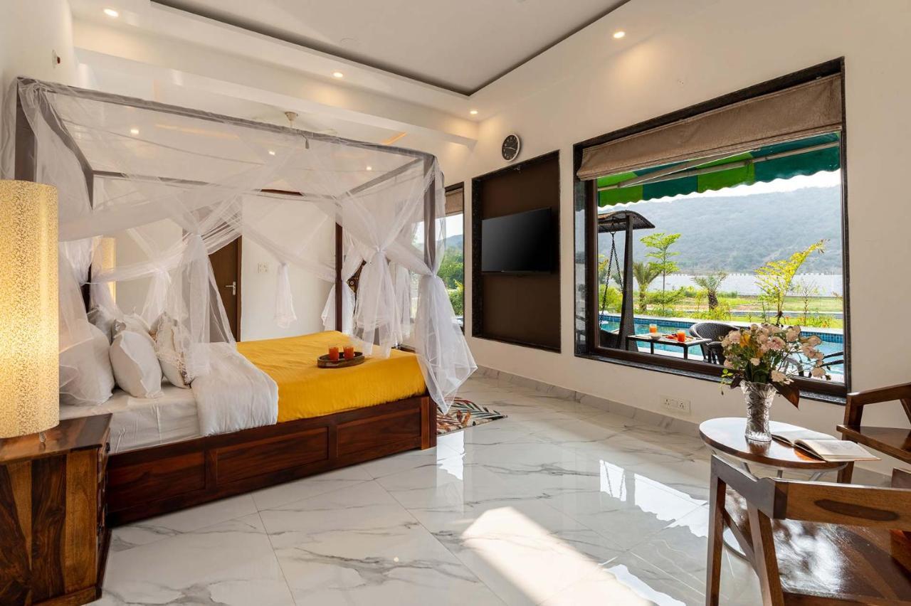 Brookvale Manor By Stayvista - Private Pool Haven With Endless Views & Indoor Fun Sohna Buitenkant foto
